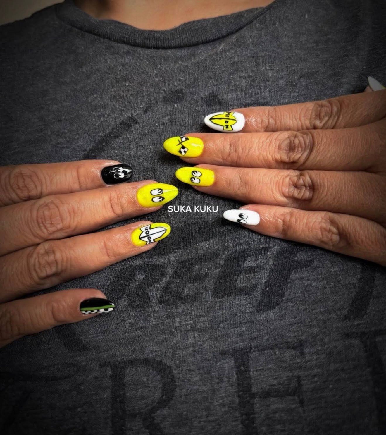 Manicure and nail art at Suka Kuku nail salon in Canggu and Uluwatu Bali